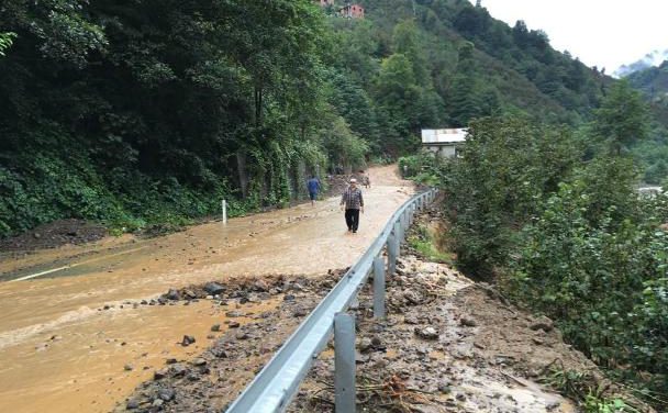 Karadeniz’i sel vurdu