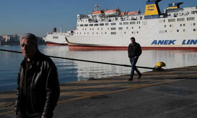 Yunanistan’da 24 saatlik memur grevi hayatı felçe etti