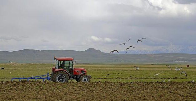 Bakanlıktan tarladaki çiftçiye Kovid-19 uyarısı