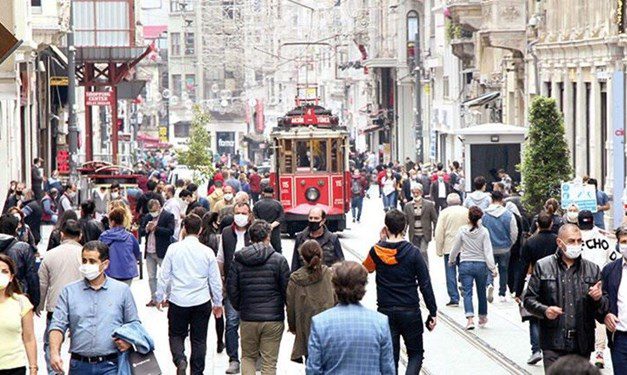 Bilim Kurulu üyesinden İstanbul uyarısı: Üçüncü dalgaya girdik